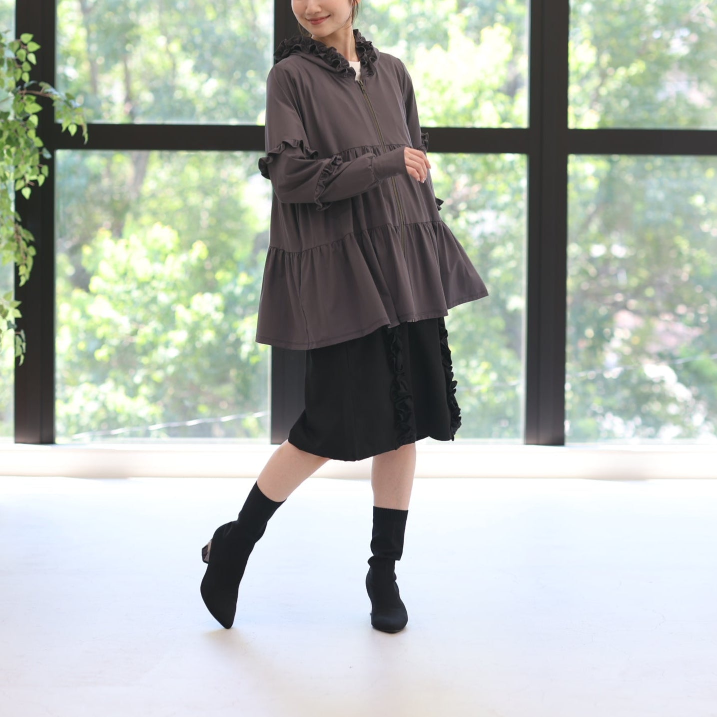 【8月3日(日)20時〜新発売】25AW UVカット99.9%フリルティアードパーカー