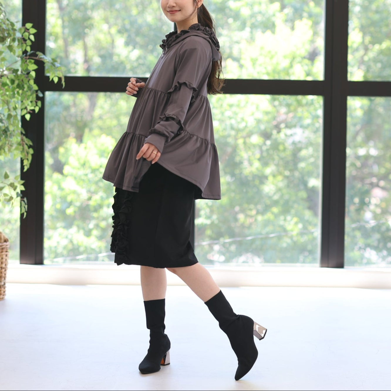 【8月3日(日)20時〜新発売】25AW UVカット99.9%フリルティアードパーカー