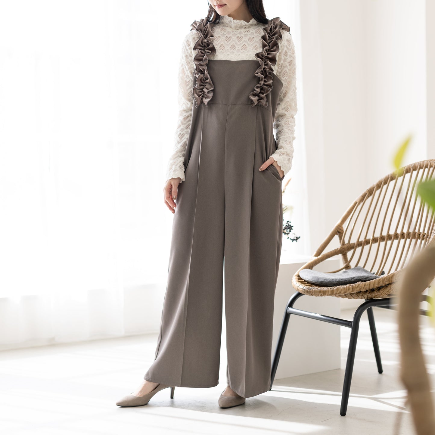【10月3日(金)13時〜新発売】フリルベロアサロペット