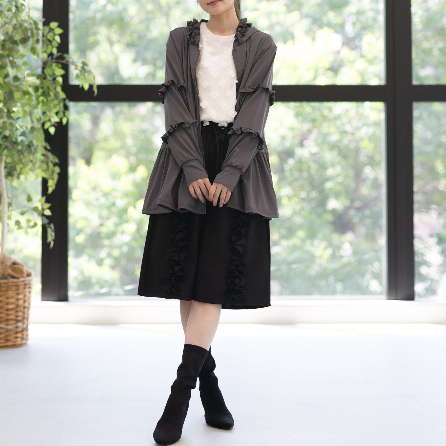 【8月3日(日)20時〜新発売】25AW UVカット99.9%フリルティアードパーカー