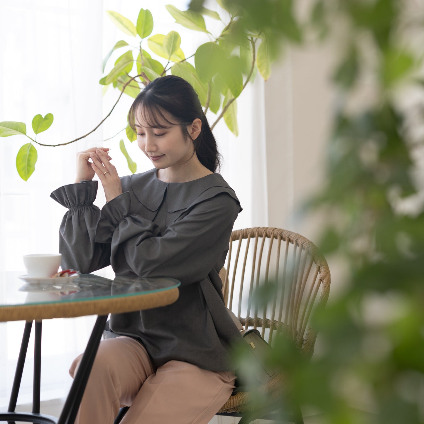 【8月22日(金)13時〜新発売】ツインフローラルカラーブラウス