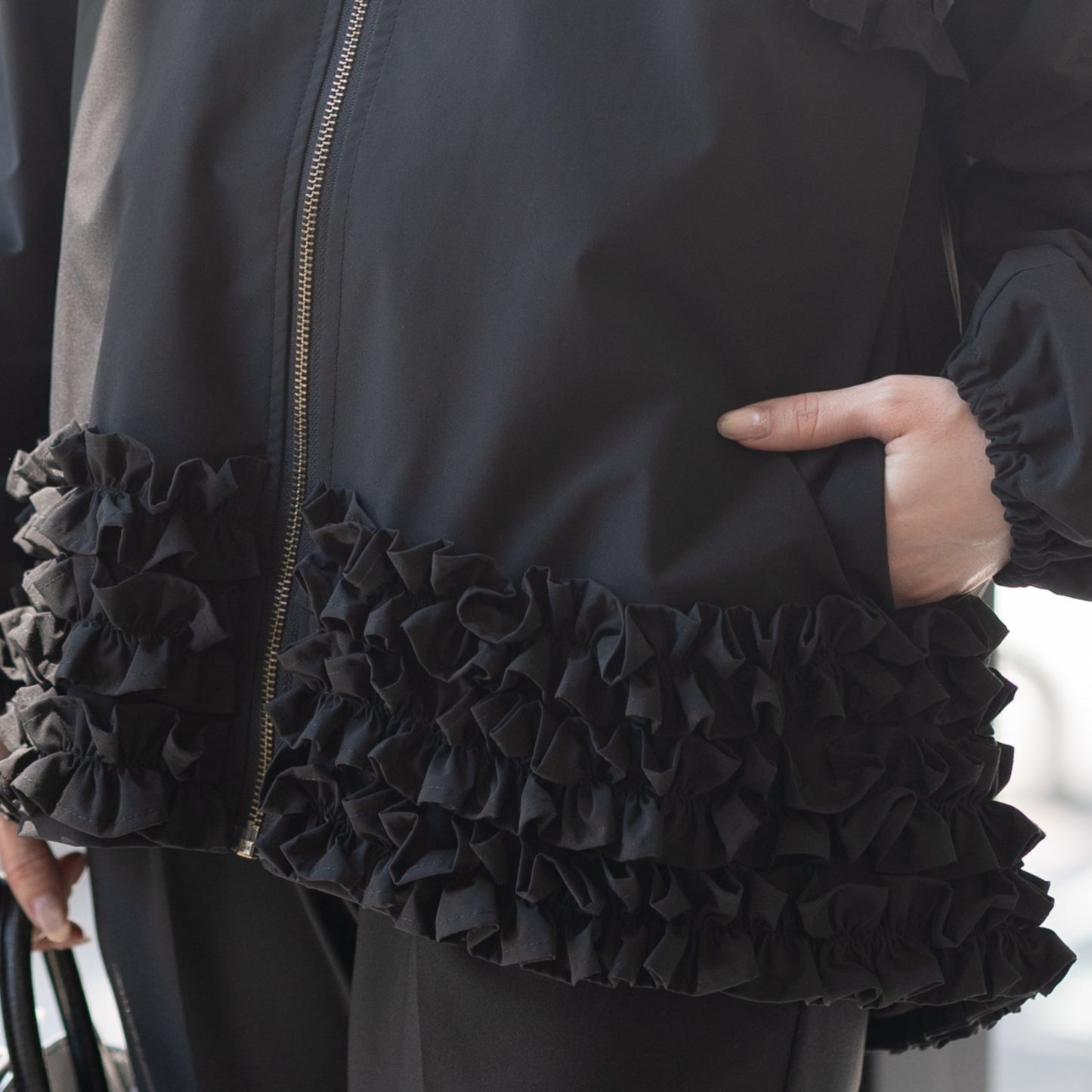 【8月22日(金)13時〜新発売】25AWシャカシャカ裾フリルブルゾン