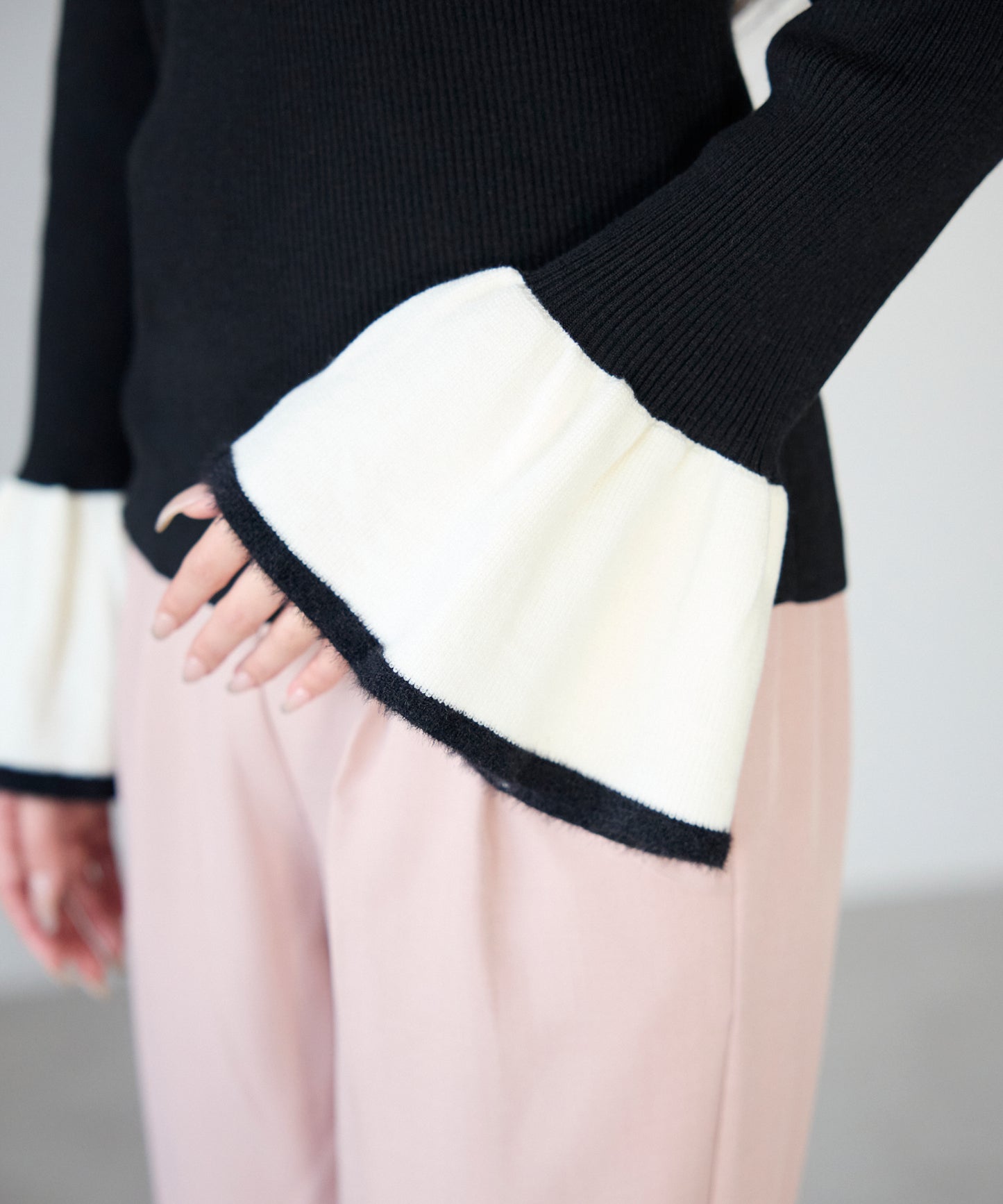 【1月11日(日)20時〜新発売】バイカラーフレアスリーブニット