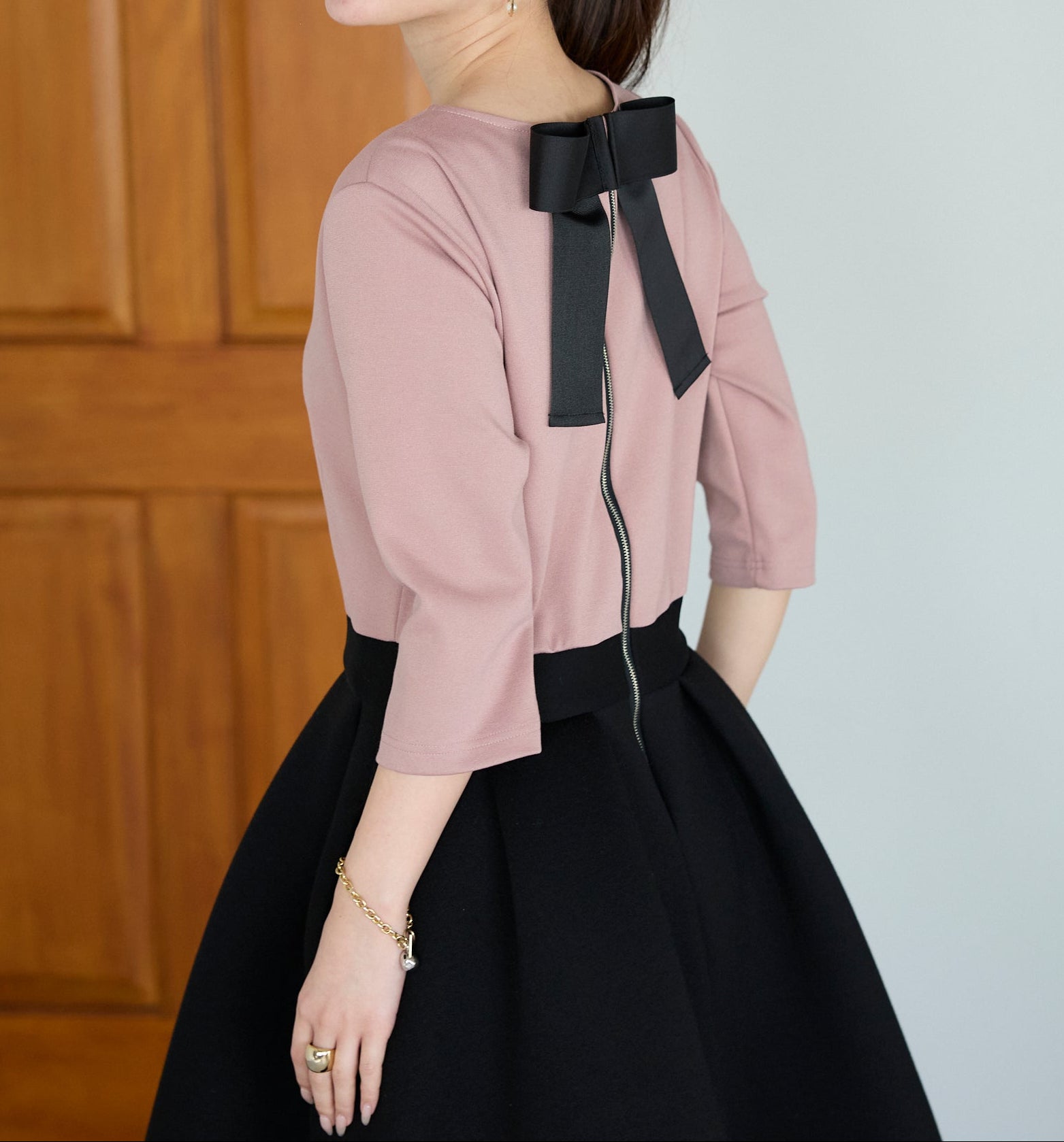 美品✨Neige ネージュ バックリボンワンピース ボンディング素材 ブラック 美品✨Neige ネージュ バックリボンワンピース ボンディング素材