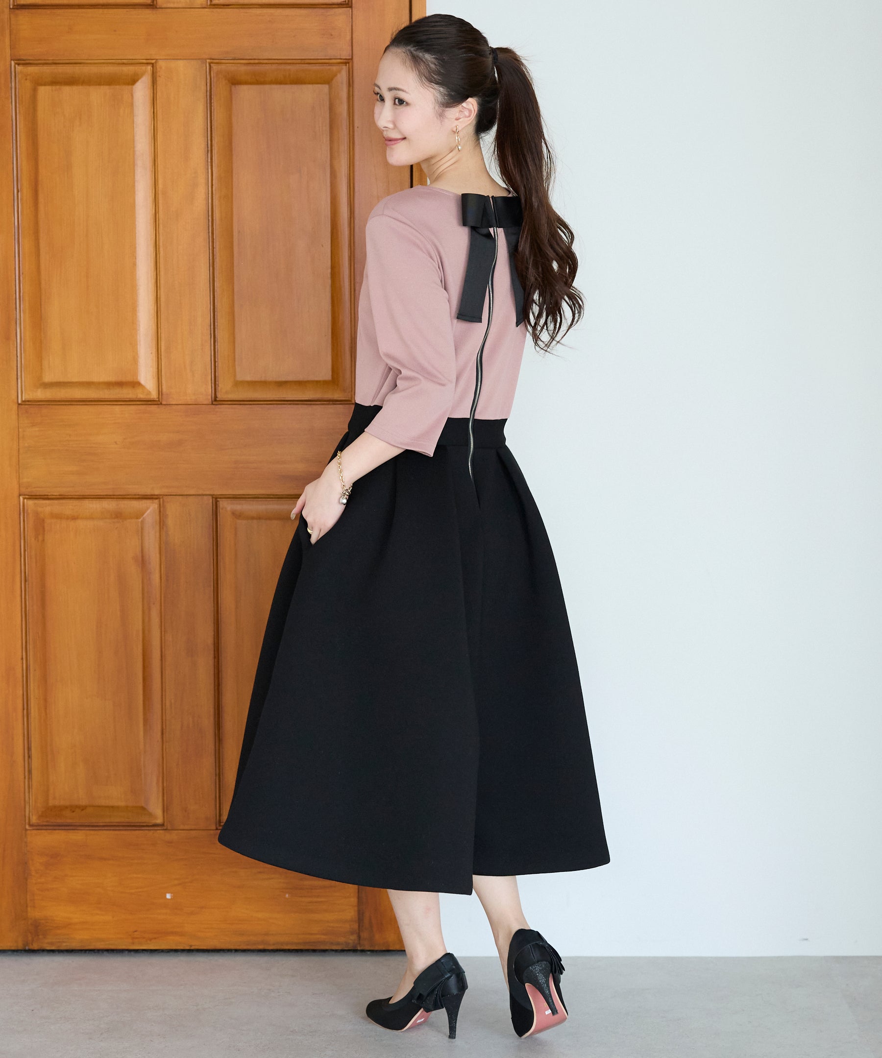 美品✨Neige ネージュ バックリボンワンピース ボンディング素材 ブラック 美品✨Neige ネージュ バックリボンワンピース ボンディング素材