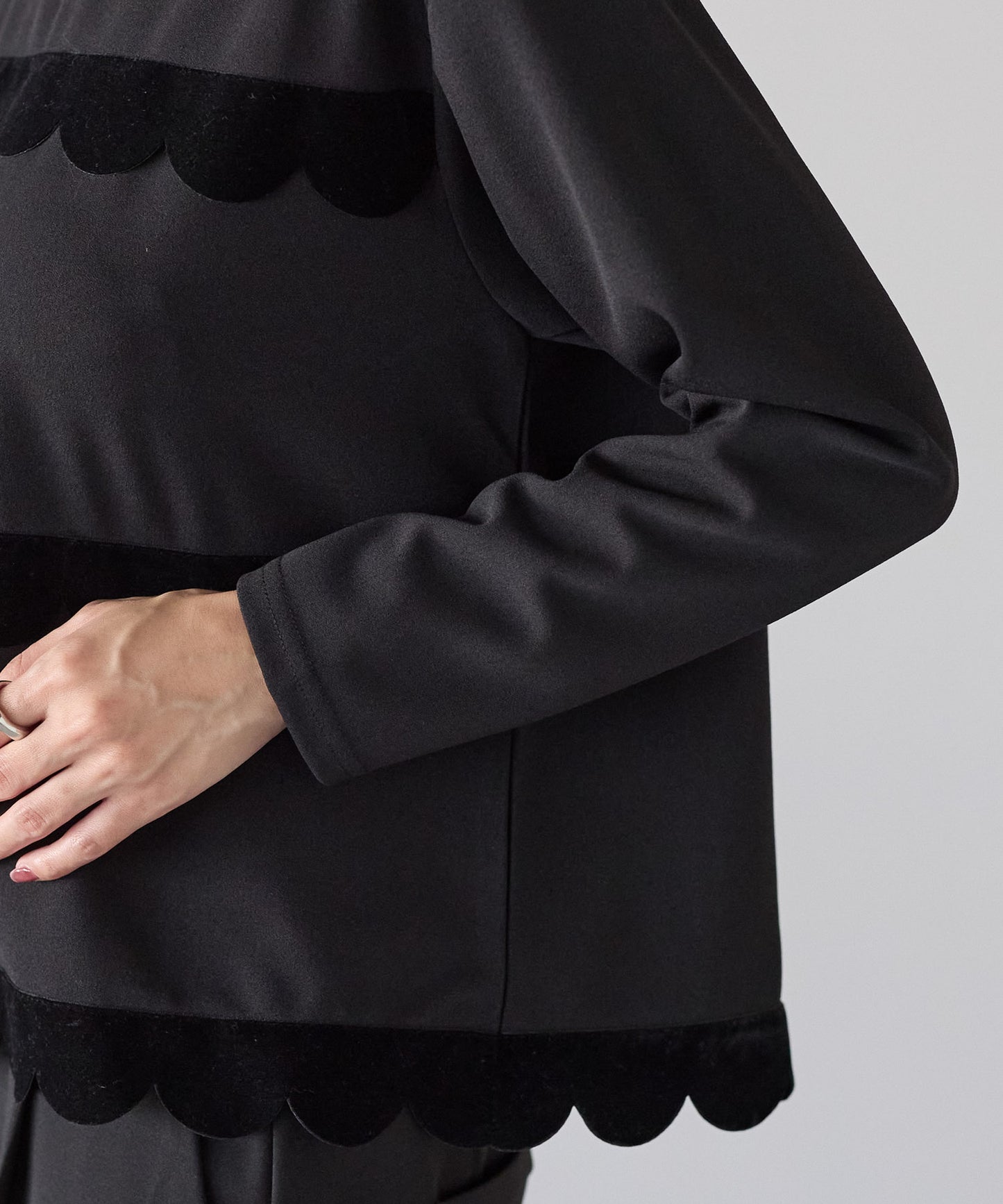 【11月28日(金)13時〜新発売】クラシカルスカラップトップス