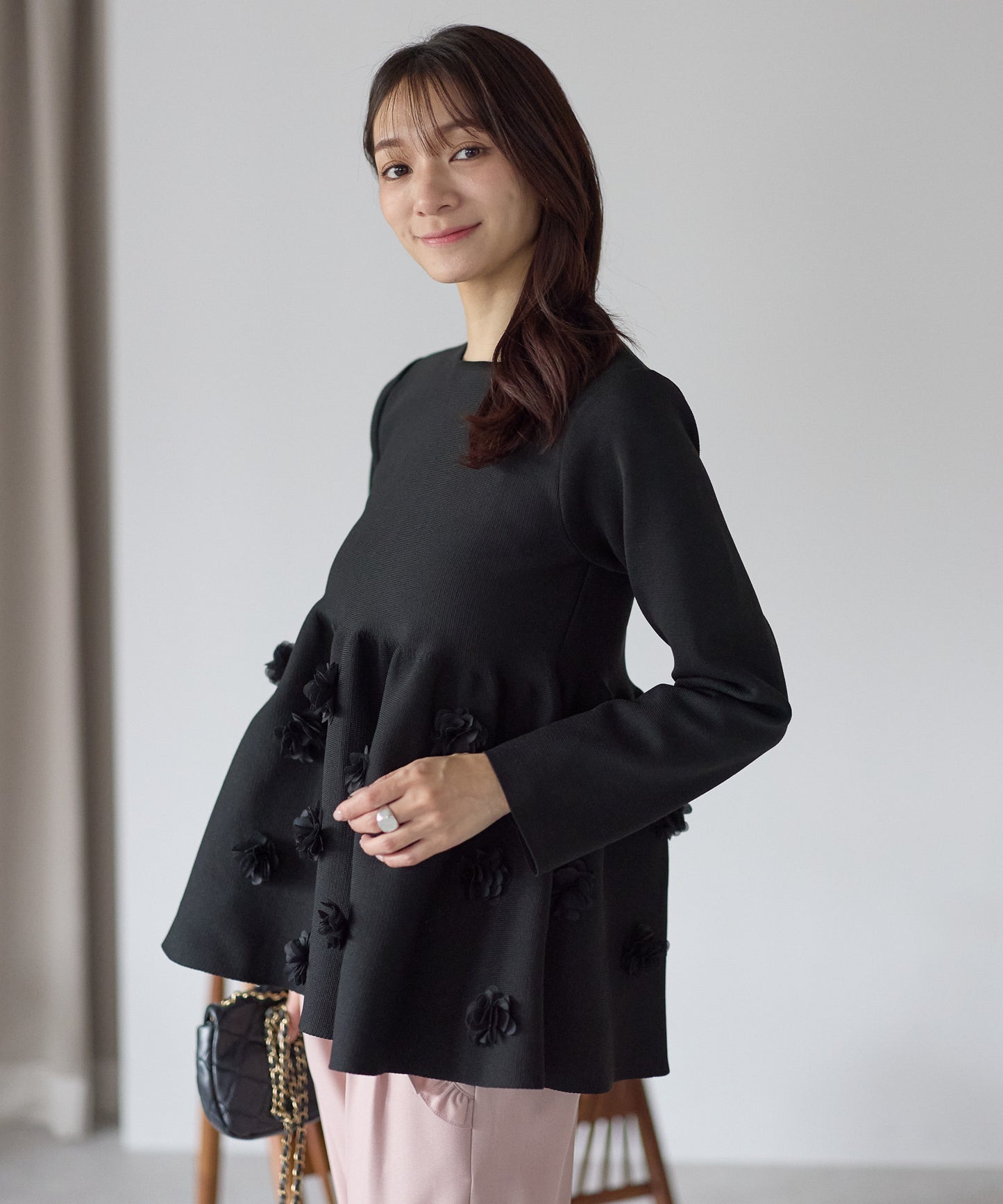 【11月28日(金)13時〜新発売〜新発売】フラワーペプラムダイバーニット