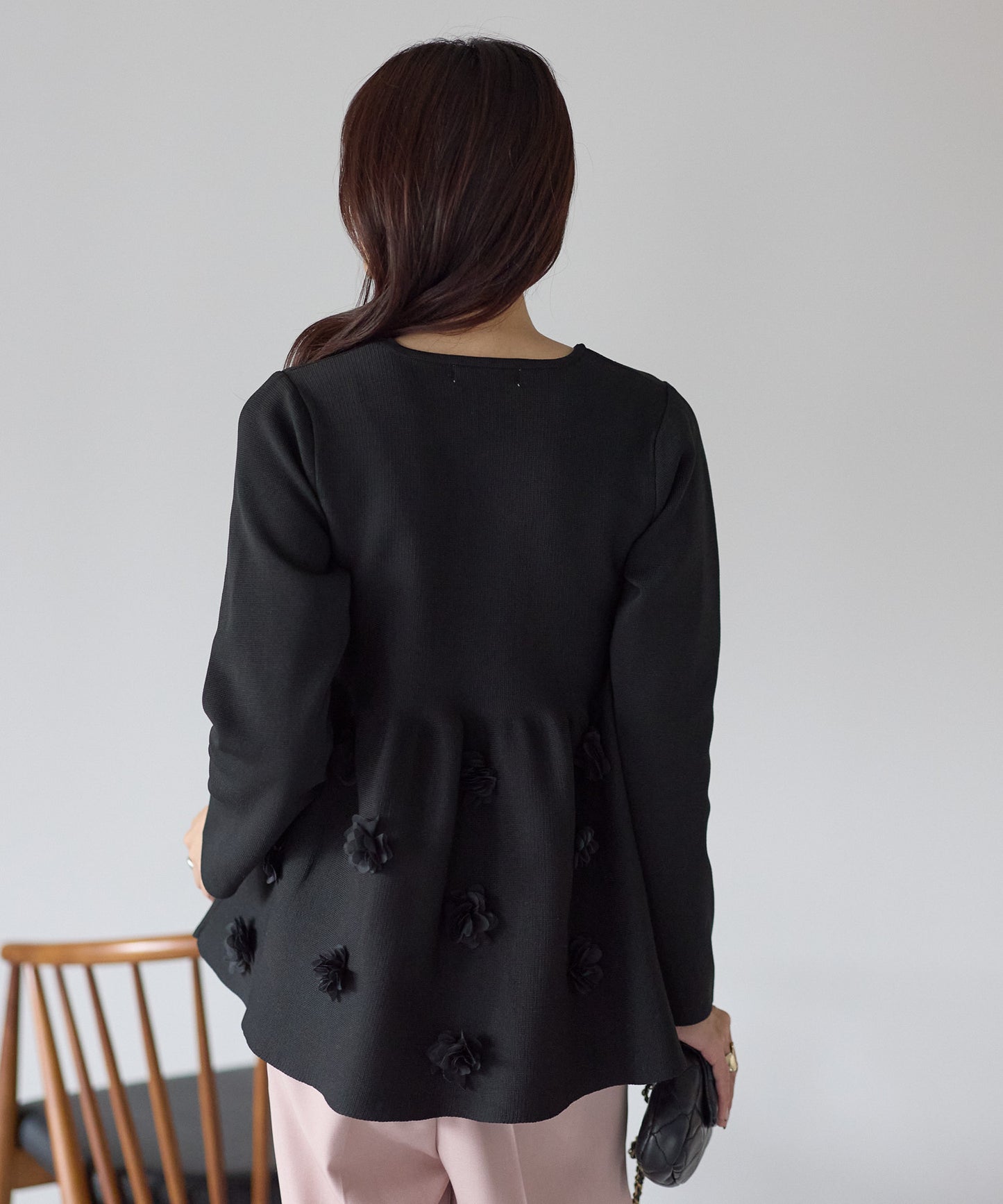 【11月28日(金)13時〜新発売〜新発売】フラワーペプラムダイバーニット