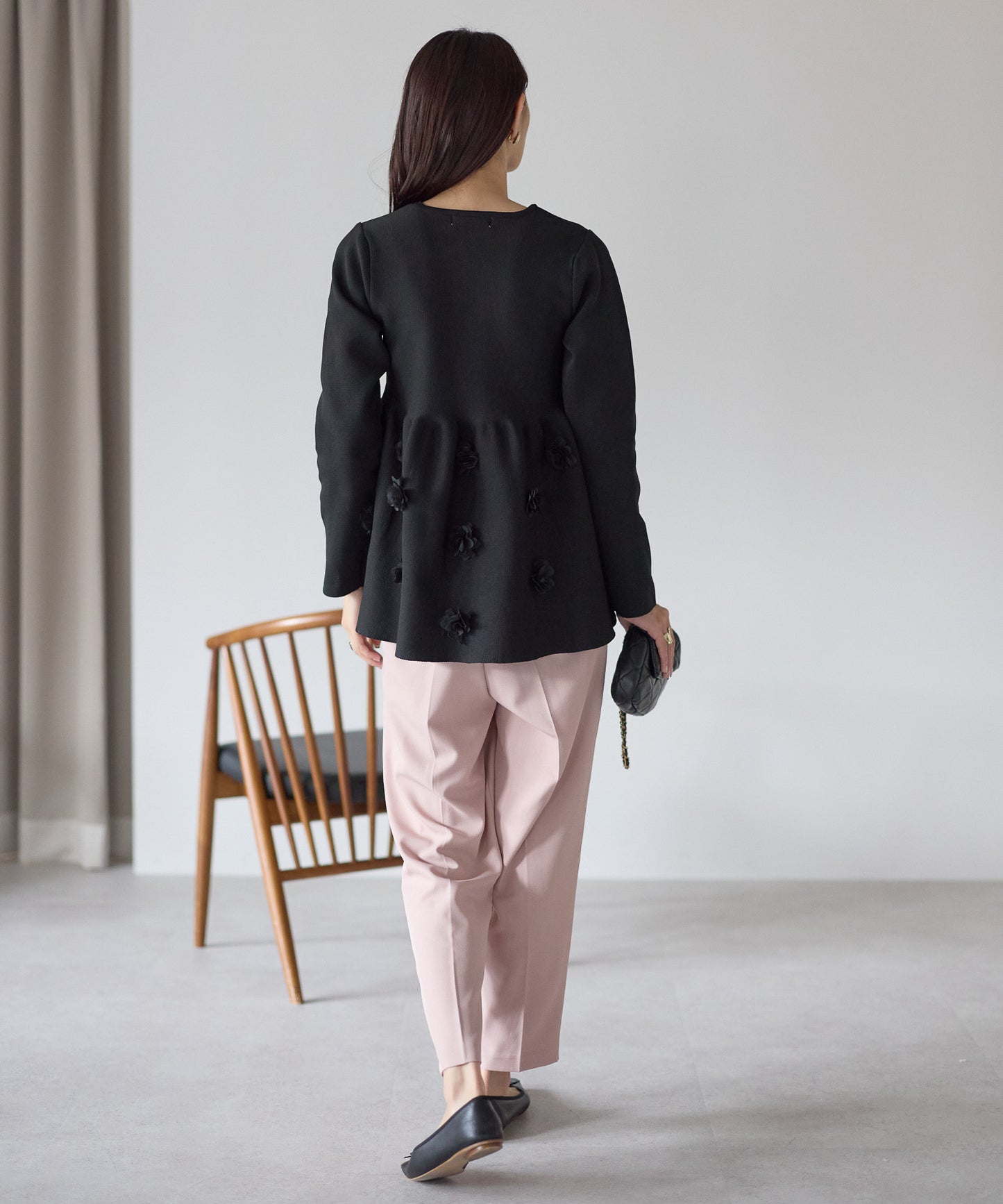 【11月28日(金)13時〜新発売〜新発売】フラワーペプラムダイバーニット