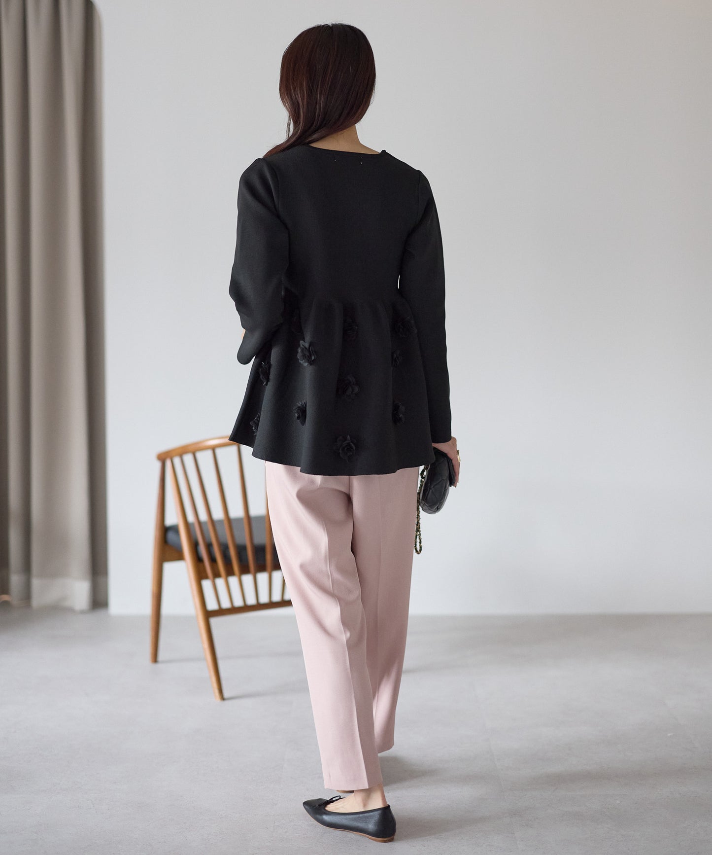 【11月28日(金)13時〜新発売〜新発売】フラワーペプラムダイバーニット