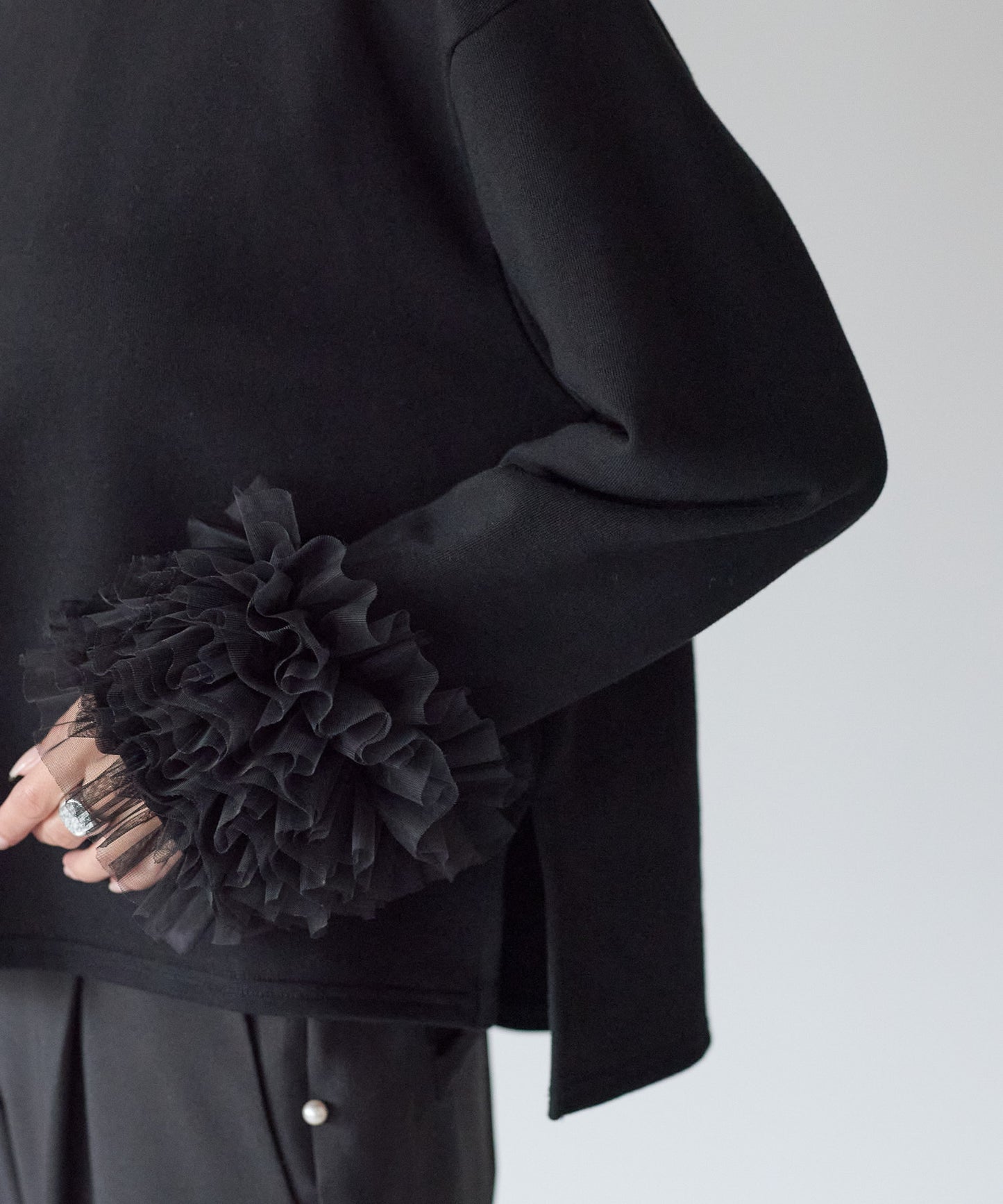 【11月28日(金)13時〜新発売】袖チュールフリルスウェットトップス