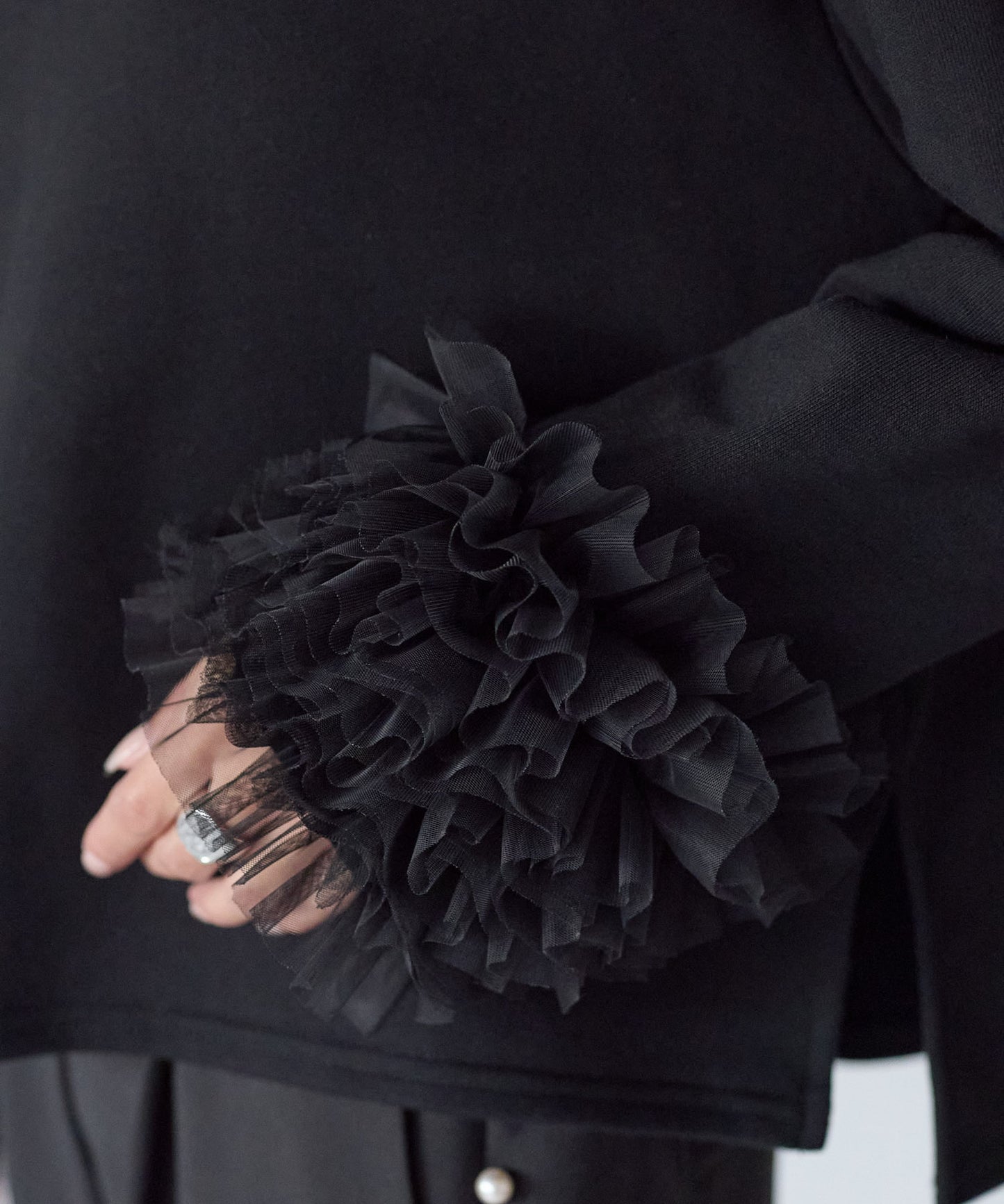 【11月28日(金)13時〜新発売】袖チュールフリルスウェットトップス