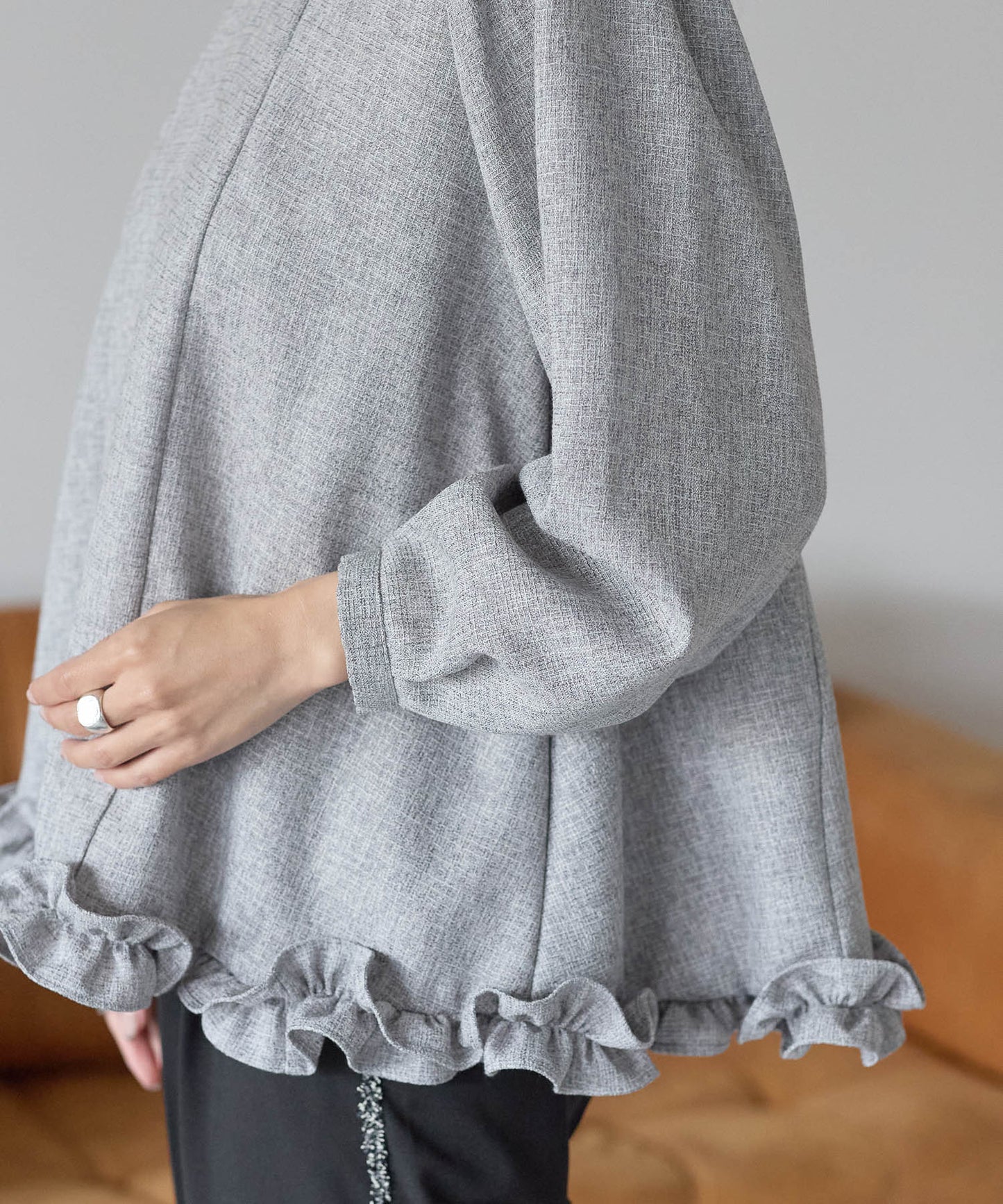 【11月28日(金)13時〜新発売】バックリボンツイードフリルトップス