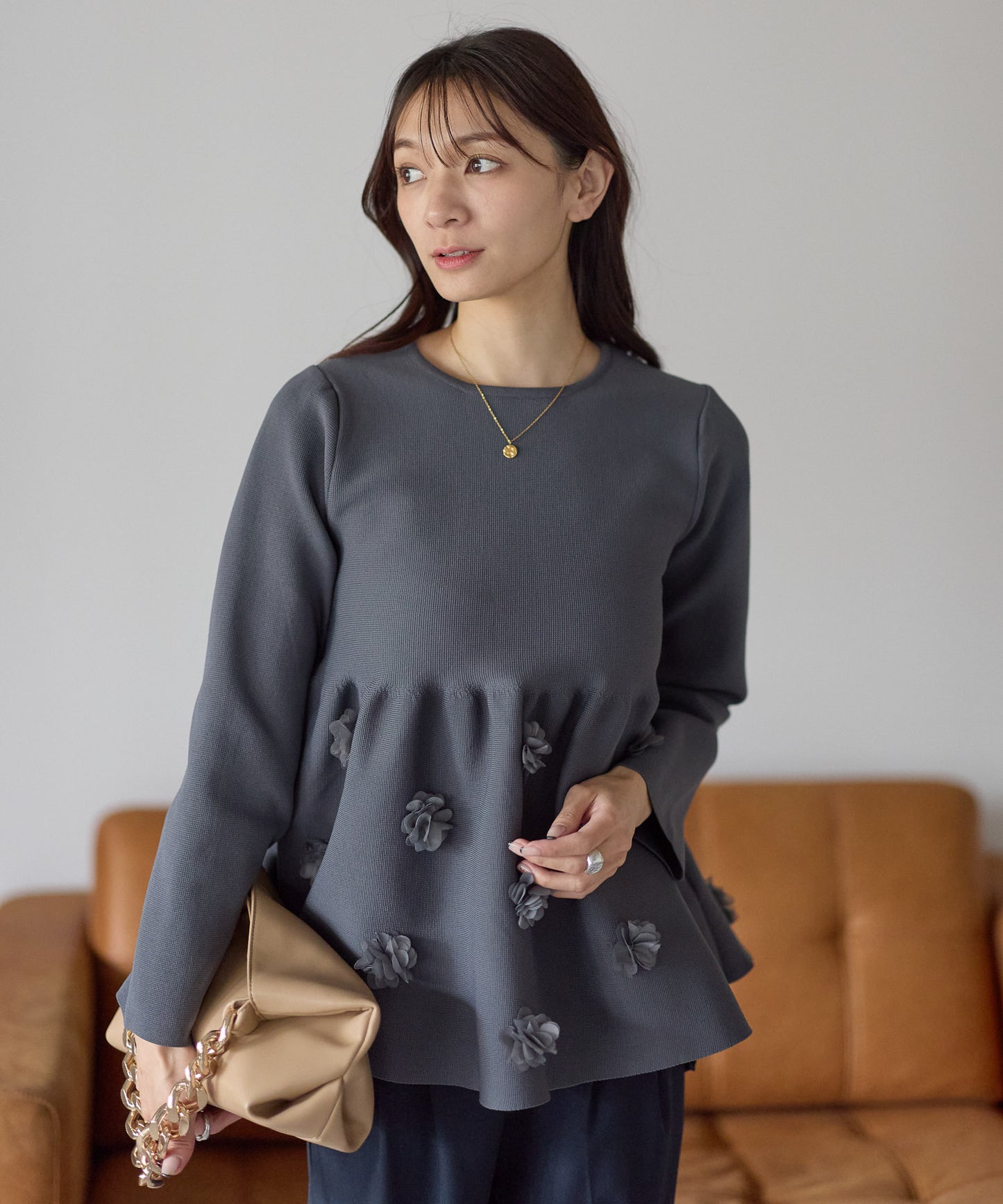 【11月28日(金)13時〜新発売〜新発売】フラワーペプラムダイバーニット