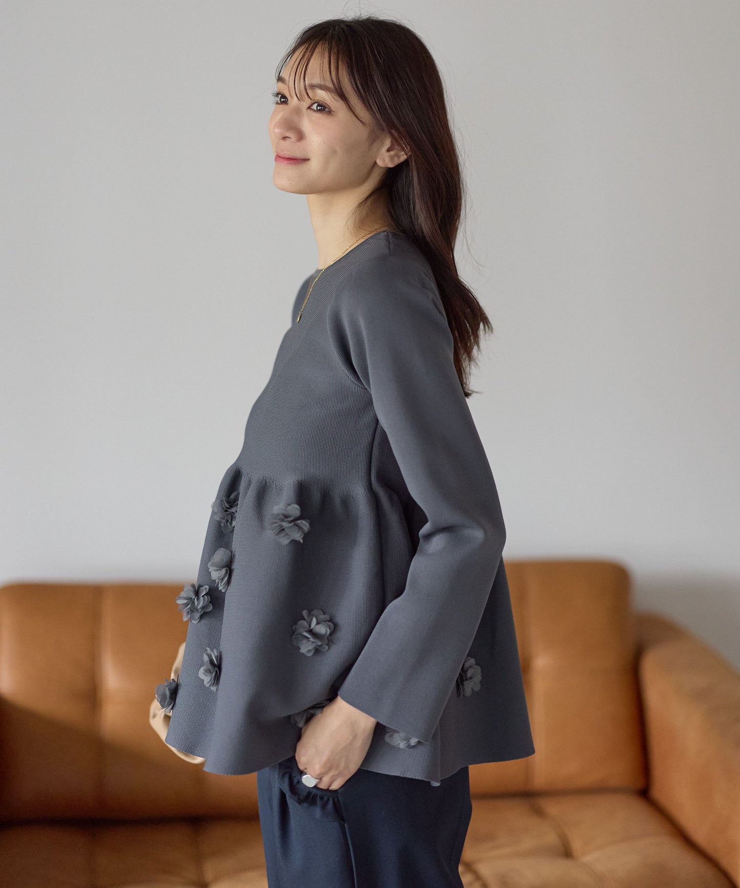 【11月28日(金)13時〜新発売〜新発売】フラワーペプラムダイバーニット