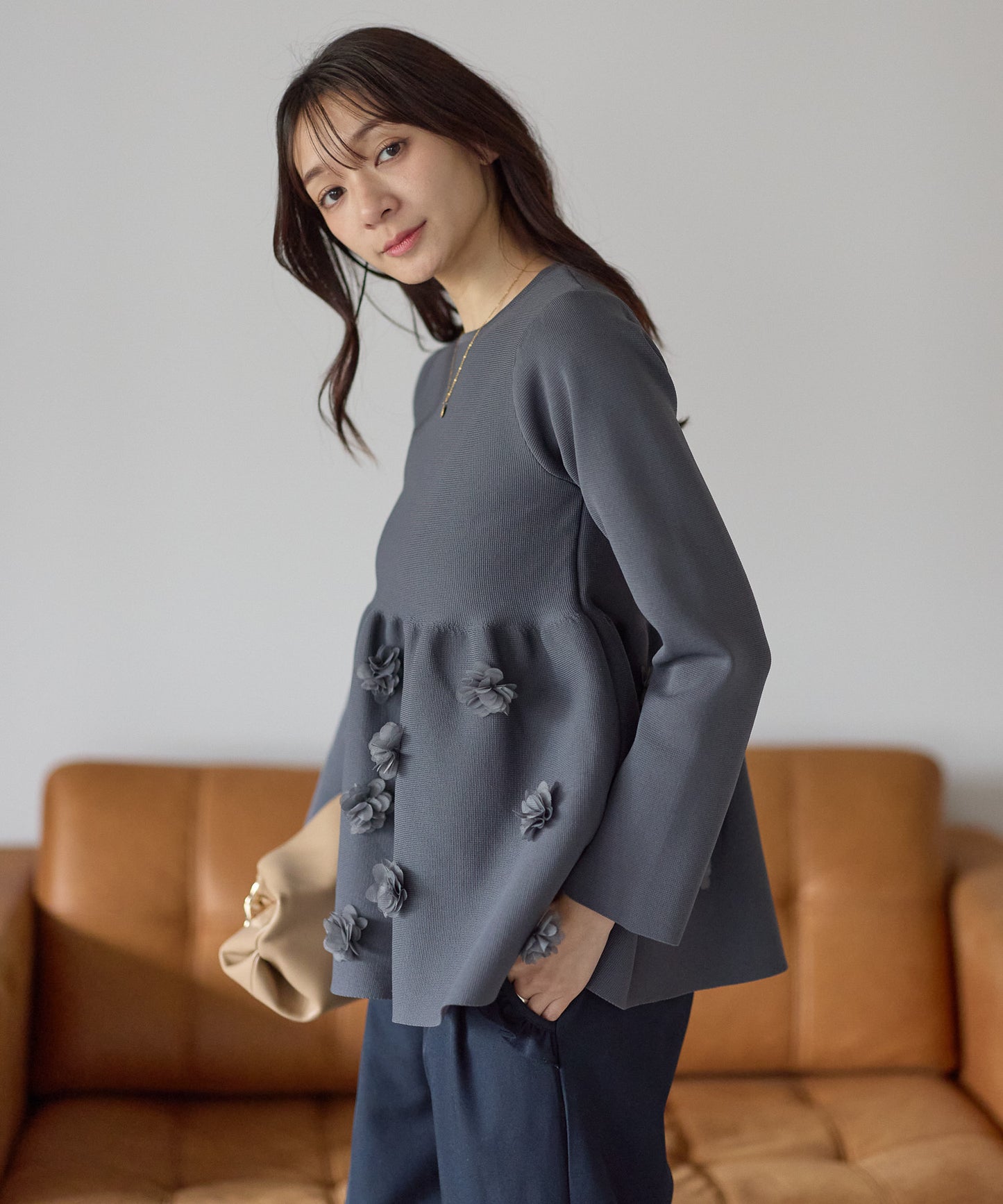 【11月28日(金)13時〜新発売〜新発売】フラワーペプラムダイバーニット