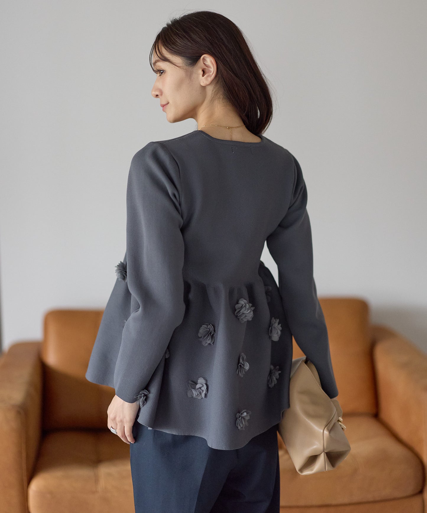 【11月28日(金)13時〜新発売〜新発売】フラワーペプラムダイバーニット