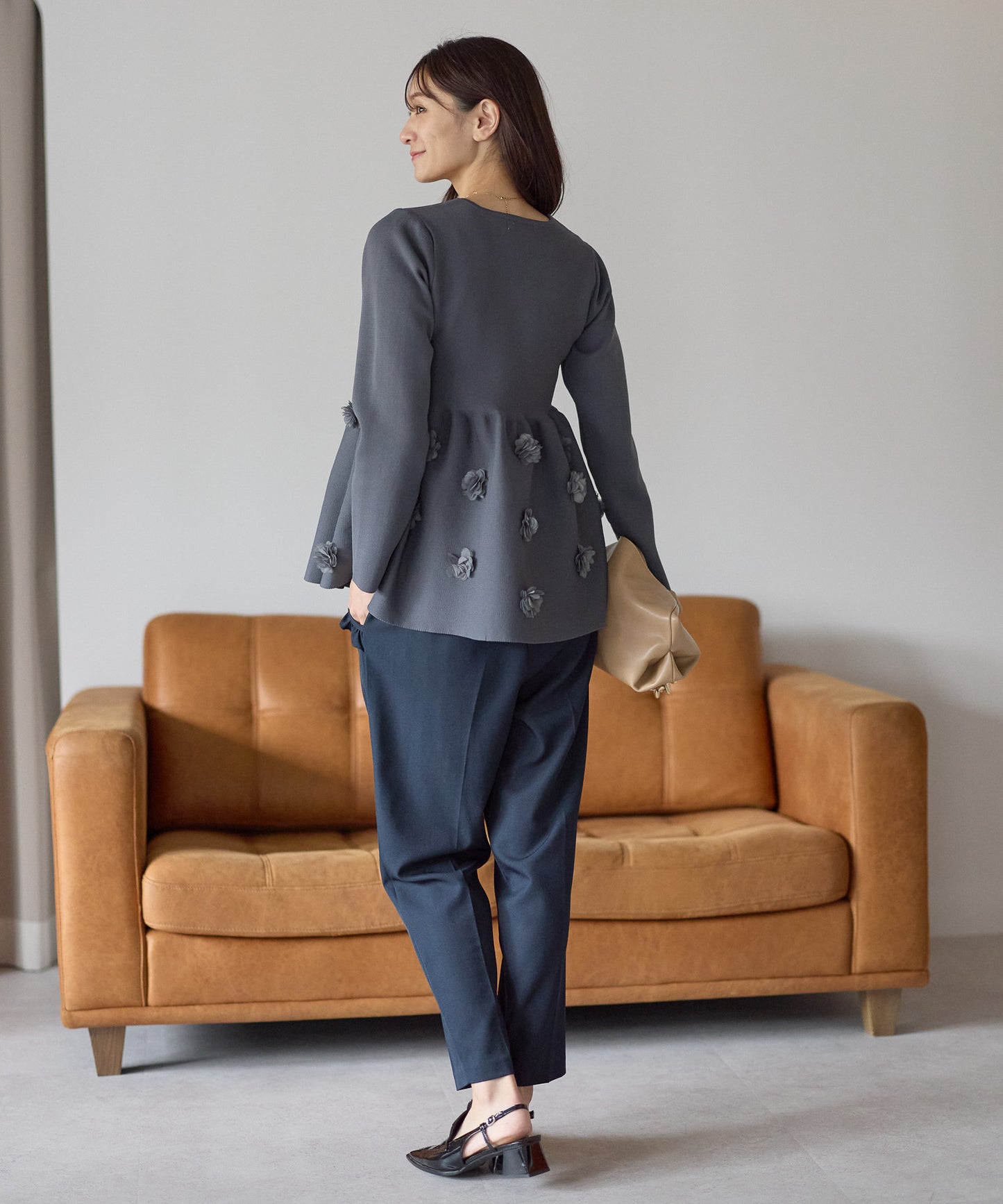 【11月28日(金)13時〜新発売〜新発売】フラワーペプラムダイバーニット