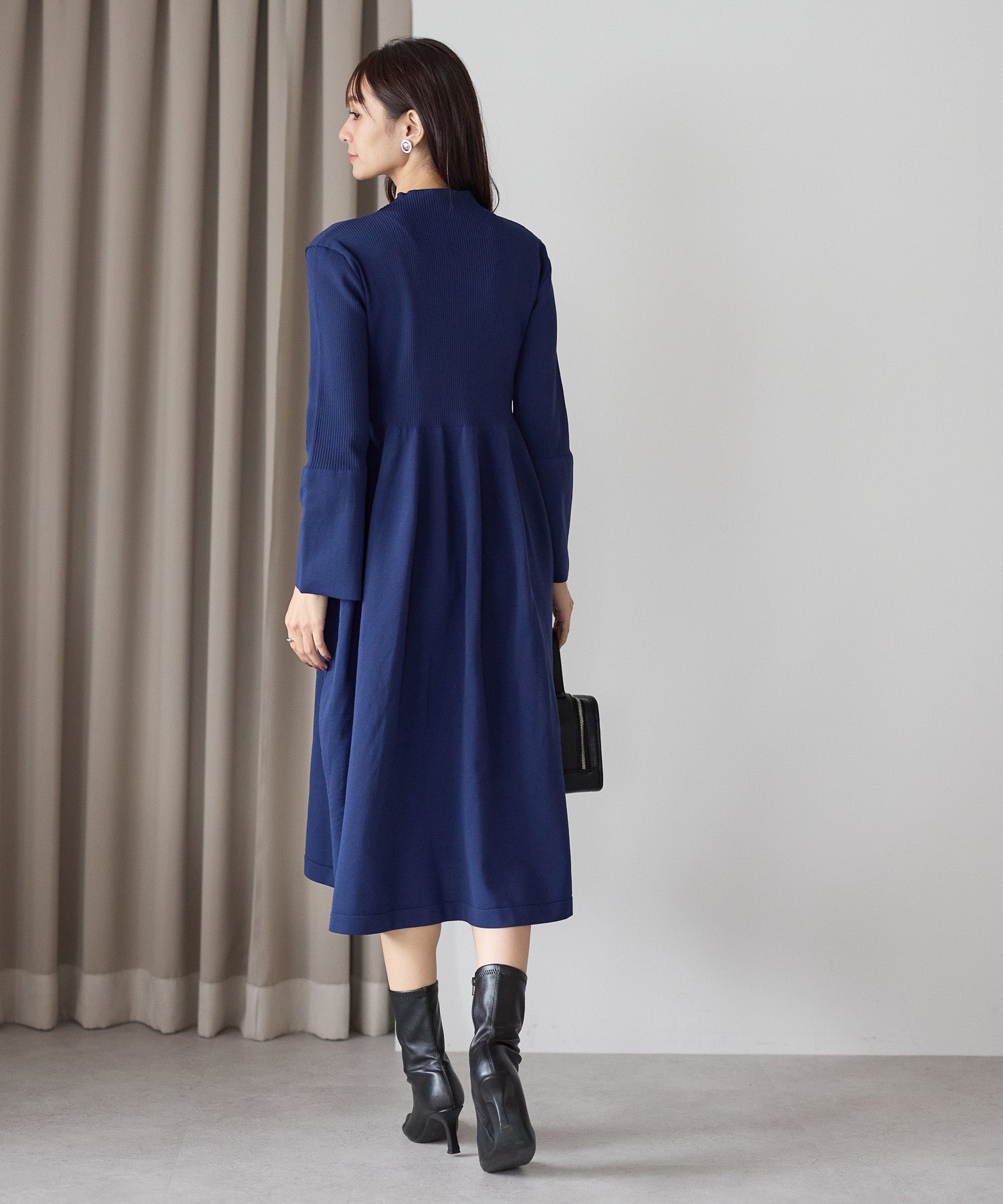 マルティニーク　ネイビー フレアスリーブ ニットワンピース 11月9日(日)20時〜新発売】フレアスリーブダイバーニットワンピース