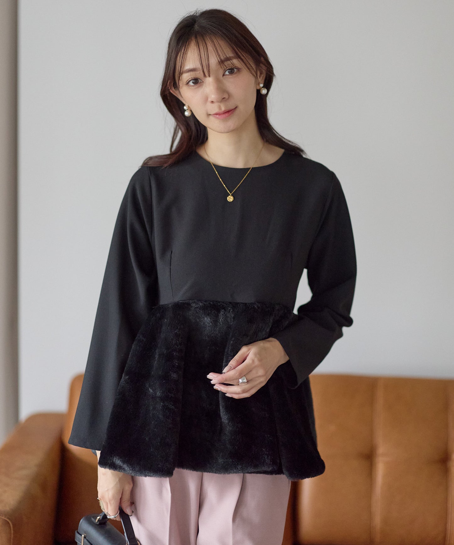 【12月5日(金)13時〜新発売】バックリボンリュクスファーペプラムトップス　