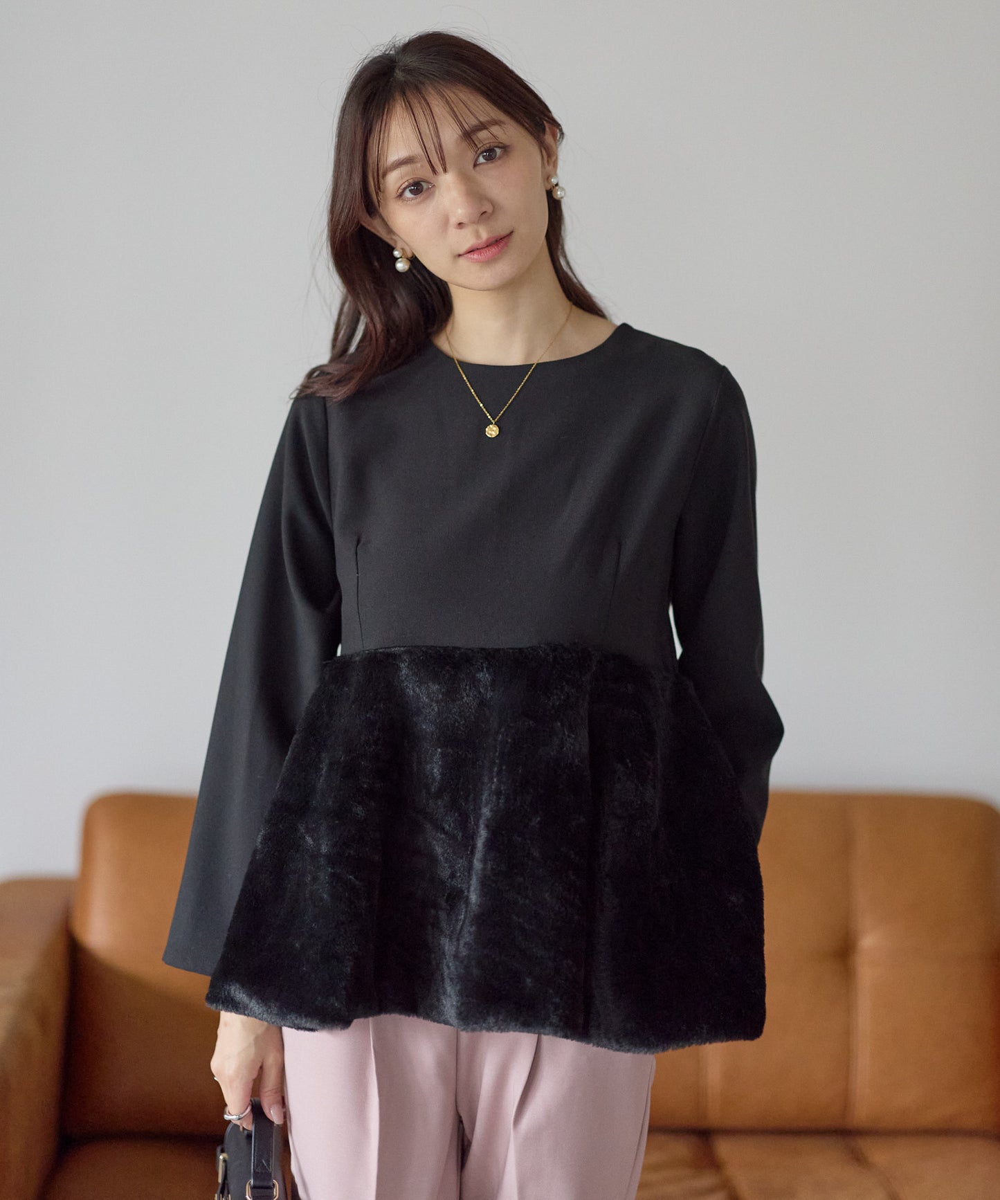 【12月5日(金)13時〜新発売】バックリボンリュクスファーペプラムトップス　