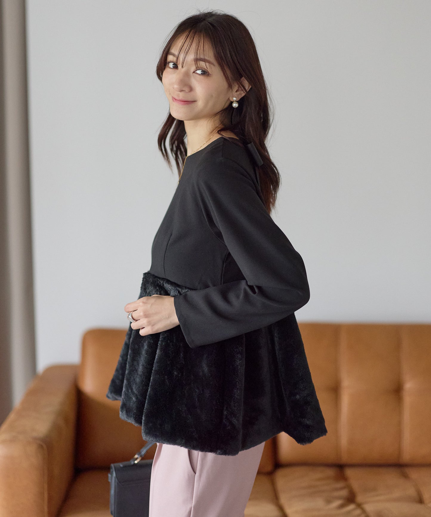 【12月5日(金)13時〜新発売】バックリボンリュクスファーペプラムトップス　