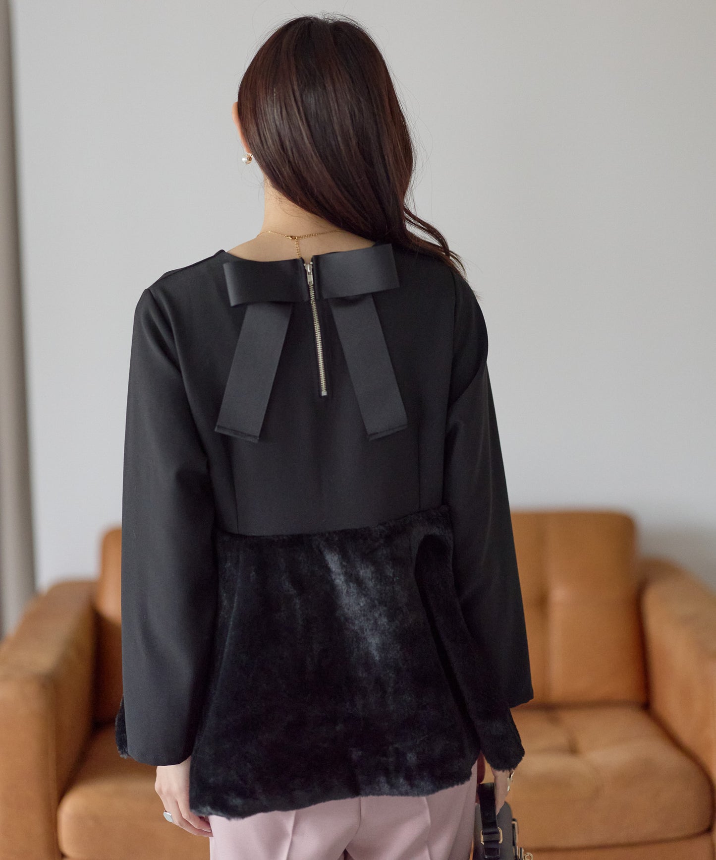 【12月5日(金)13時〜新発売】バックリボンリュクスファーペプラムトップス　