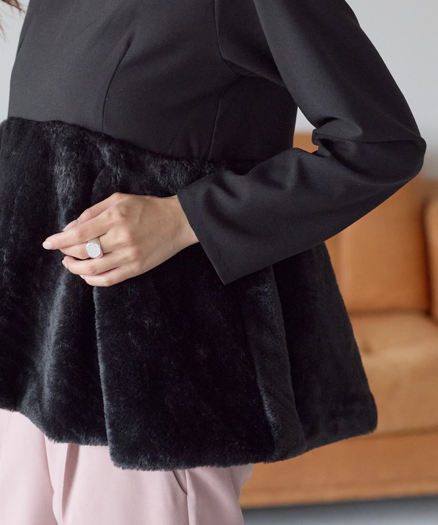 【12月5日(金)13時〜新発売】バックリボンリュクスファーペプラムトップス　