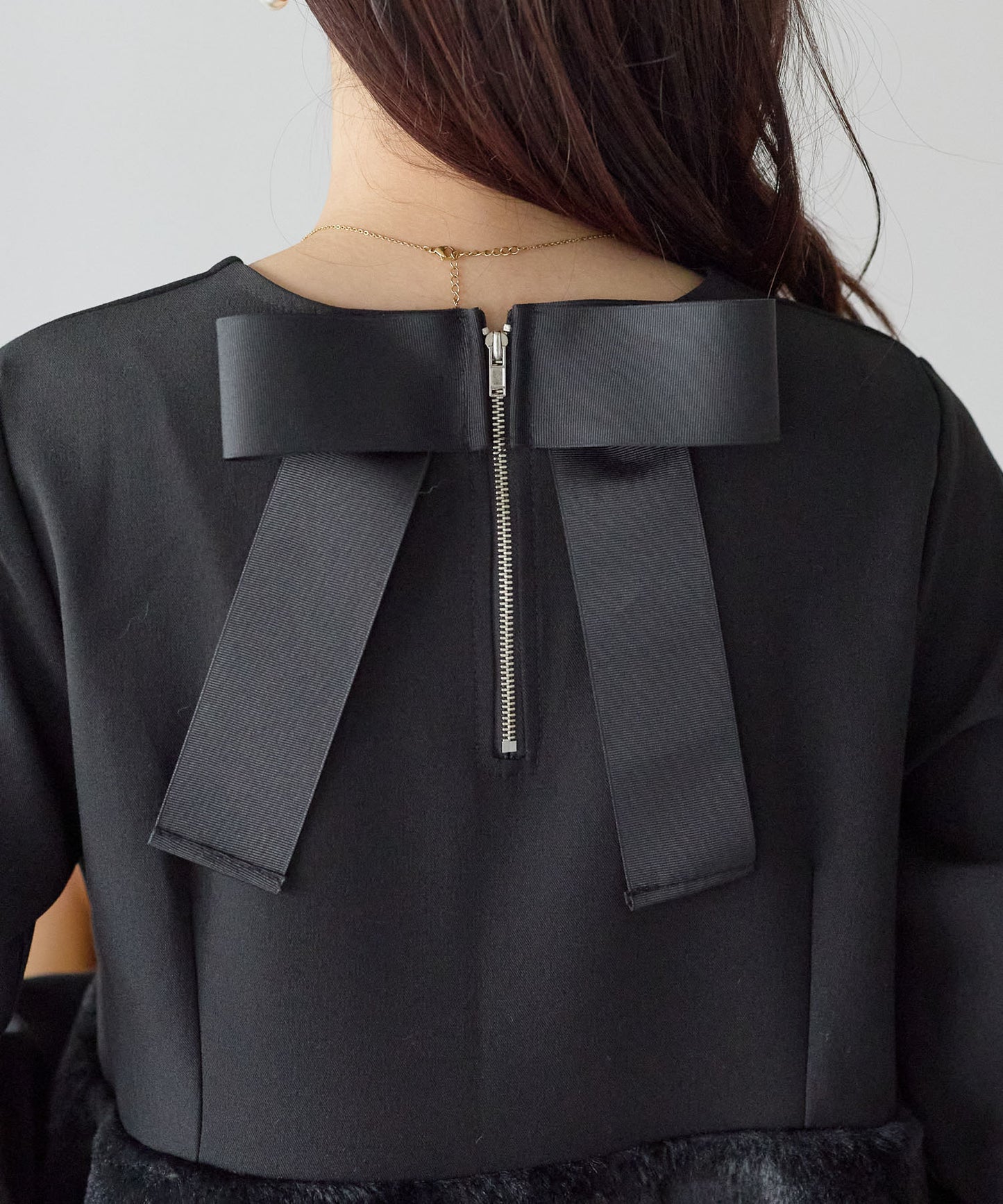 【12月5日(金)13時〜新発売】バックリボンリュクスファーペプラムトップス　