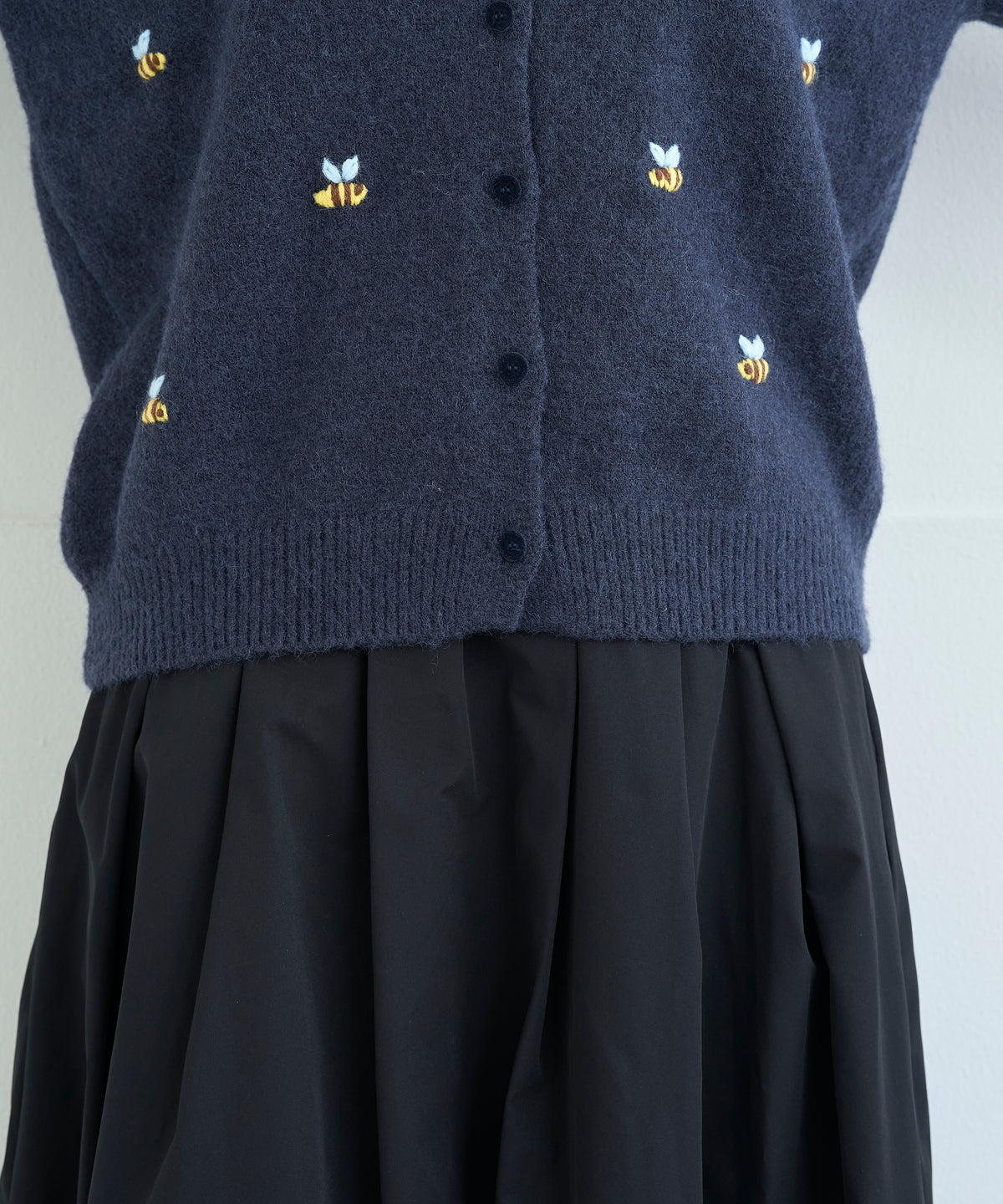【10月18日(日)20時〜新発売】ミツバチ刺繍ニットカーディガン