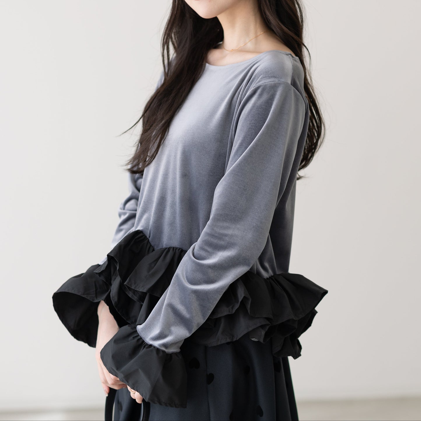 【9月12日(金)13時〜新発売】25AWラッフルヘムベロアトップス　　　