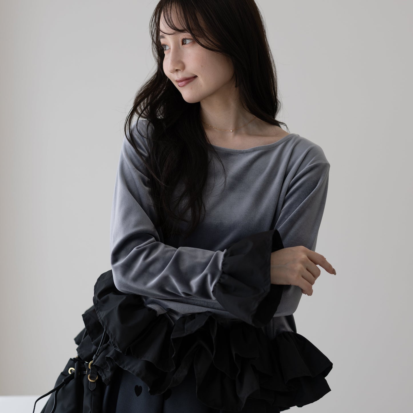 【9月12日(金)13時〜新発売】25AWラッフルヘムベロアトップス　　　