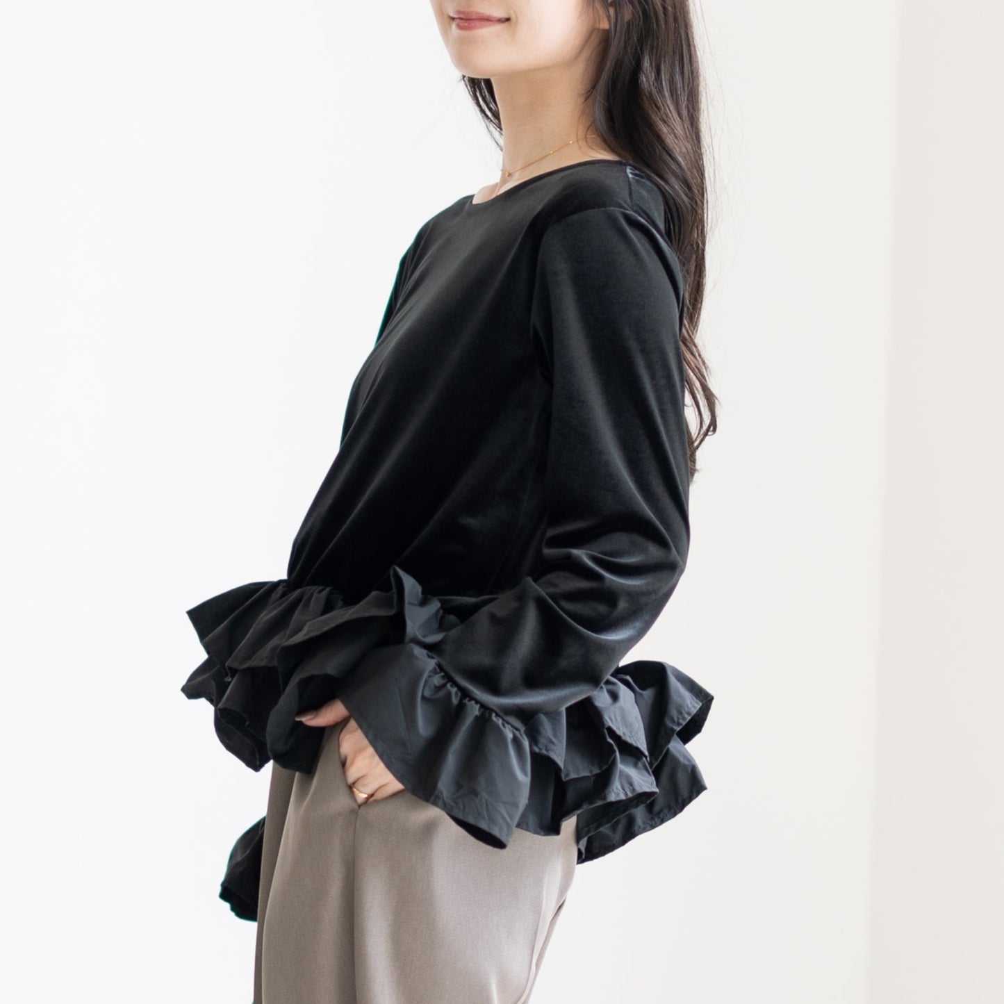 【9月12日(金)13時〜新発売】25AWラッフルヘムベロアトップス　　　