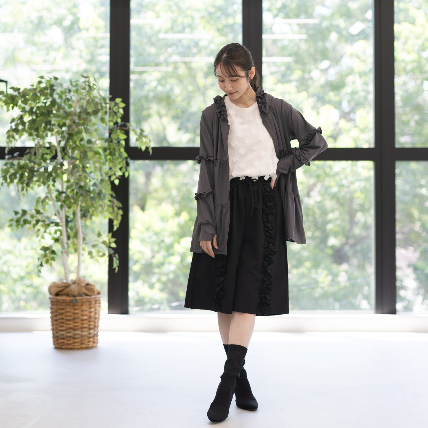 【8月3日(日)20時〜新発売】25AW UVカット99.9%フリルティアードパーカー